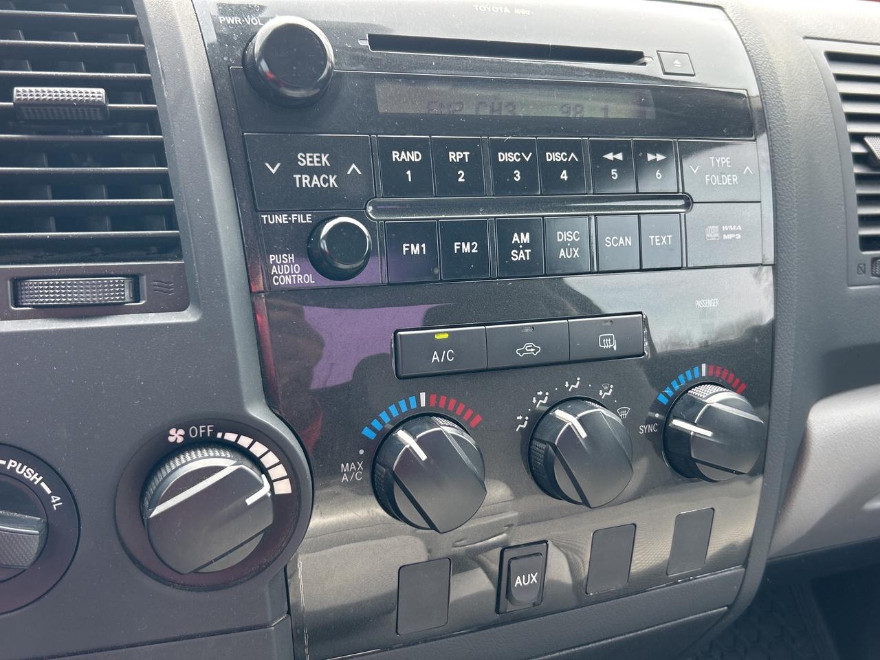 2013 Toyota Tundra LONG BOX, REG CAB, 4X4, CLEAN CARFAX! - Photo #18