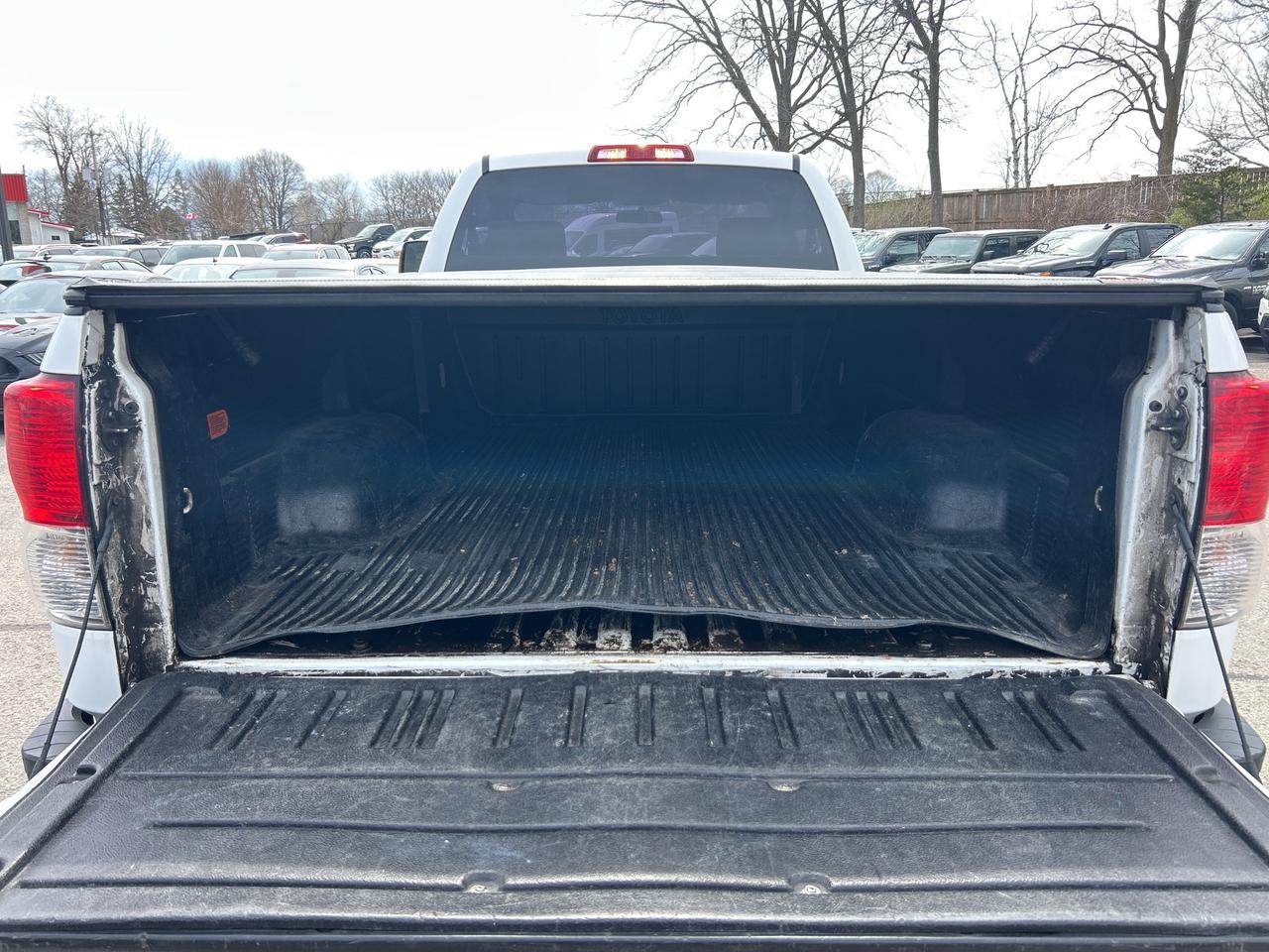 2013 Toyota Tundra LONG BOX, REG CAB, 4X4, CLEAN CARFAX! Photo