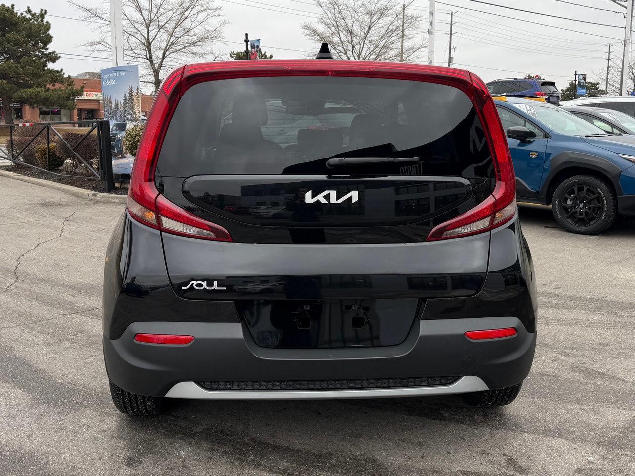 2022 Kia Soul EX Pkg.   Heated Seats & Steering Wheel   Carplay Photo3