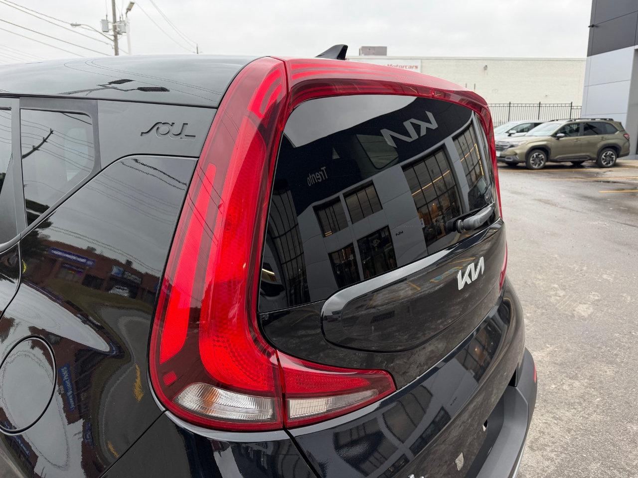 2022 Kia Soul EX Pkg.   Heated Seats & Steering Wheel   Carplay Photo