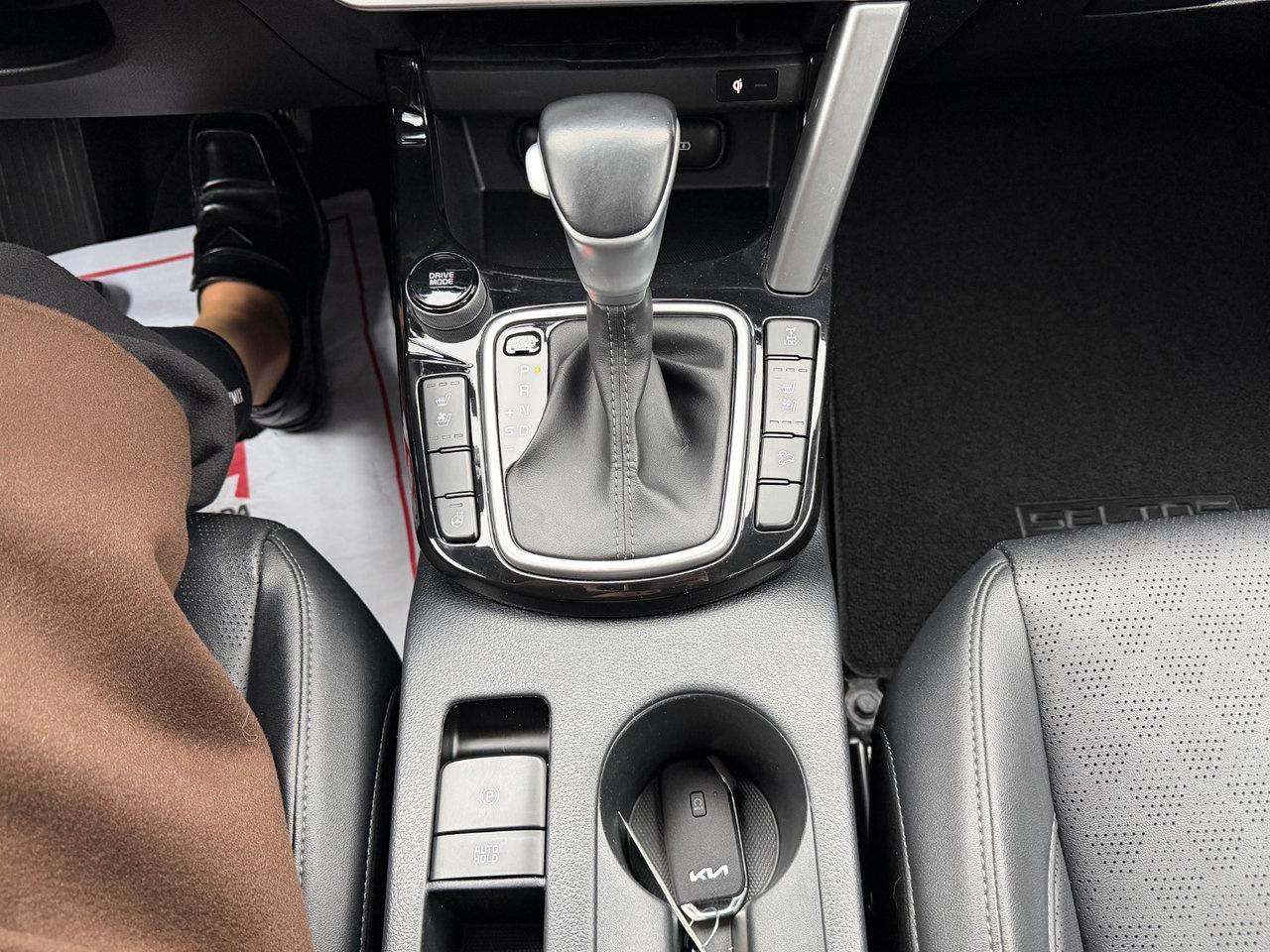 2023 Kia Seltos EX Premium Pkg.   Navigation   Heated Seats Photo