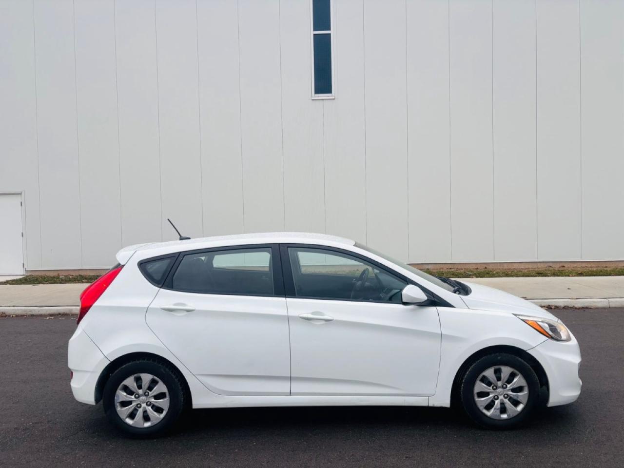 2016 Hyundai Accent SE 4dr Sedan Photo