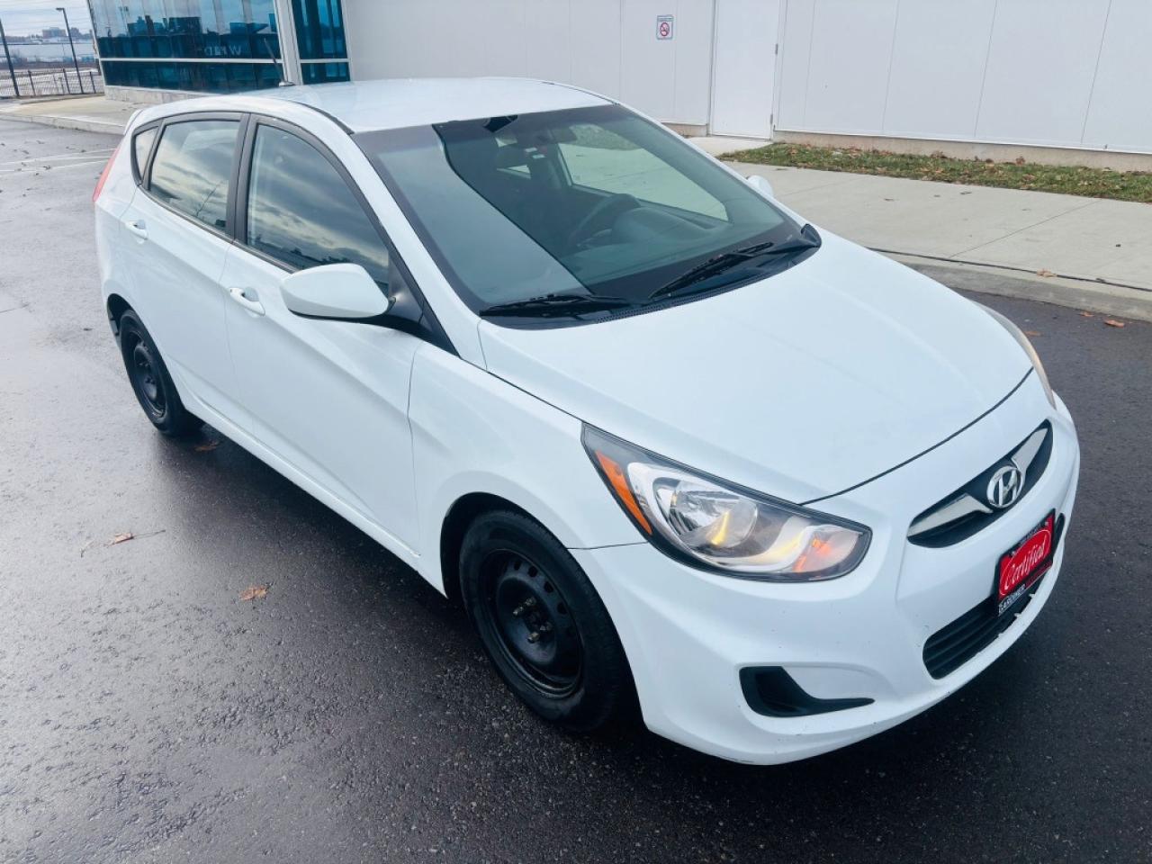 2014 Hyundai Accent 4dr Sedan Automatic GL Photo2