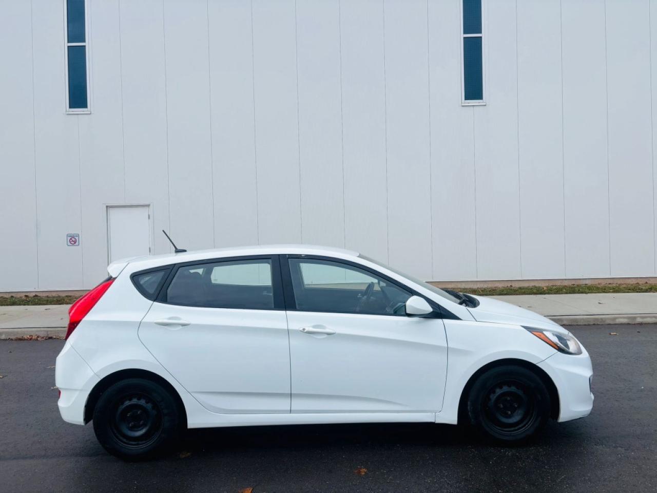 2014 Hyundai Accent 4dr Sedan Automatic GL Photo