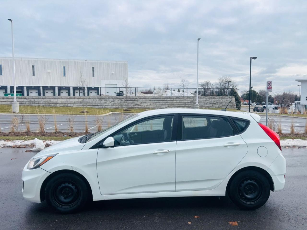 2014 Hyundai Accent 4dr Sedan Automatic GL Photo