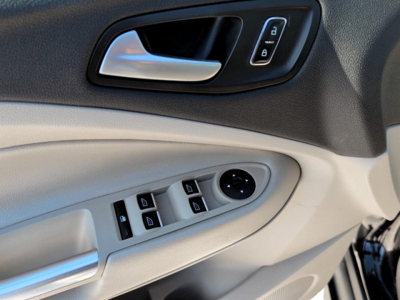 2016 Ford C-MAX SE  **HYBRID HATCHBACK** Photo