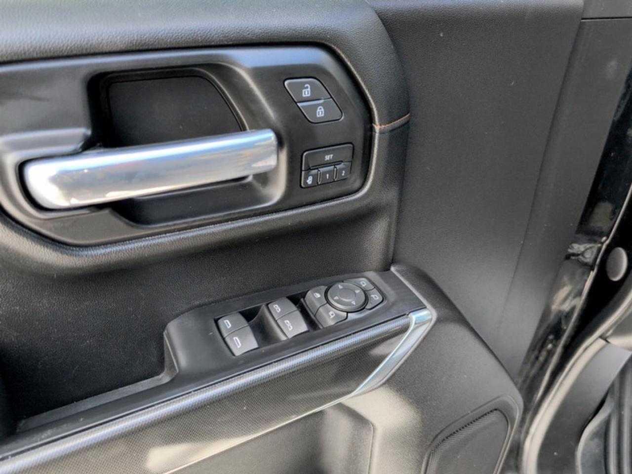 2021 GMC Sierra 1500 AT4  **6.2L ECOTEC3 V8** Photo