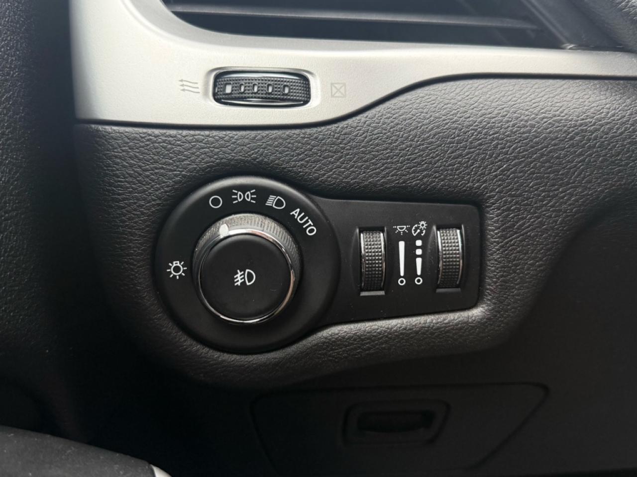 2018 Jeep Cherokee Trailhawk  -  Leather Seats - $78.88 /Wk Photo