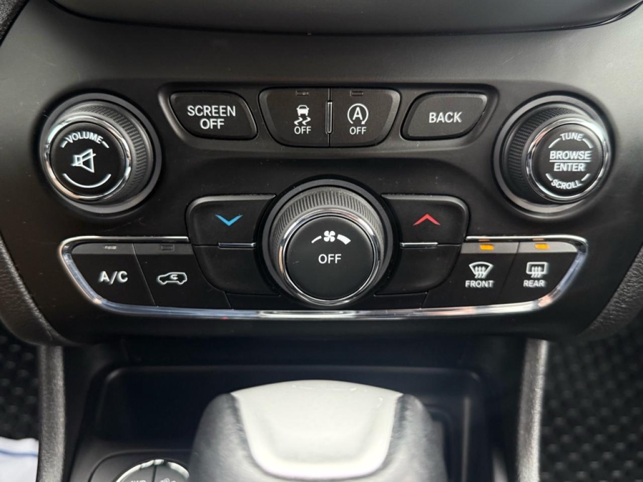 2018 Jeep Cherokee Trailhawk  -  Leather Seats - $78.88 /Wk Photo