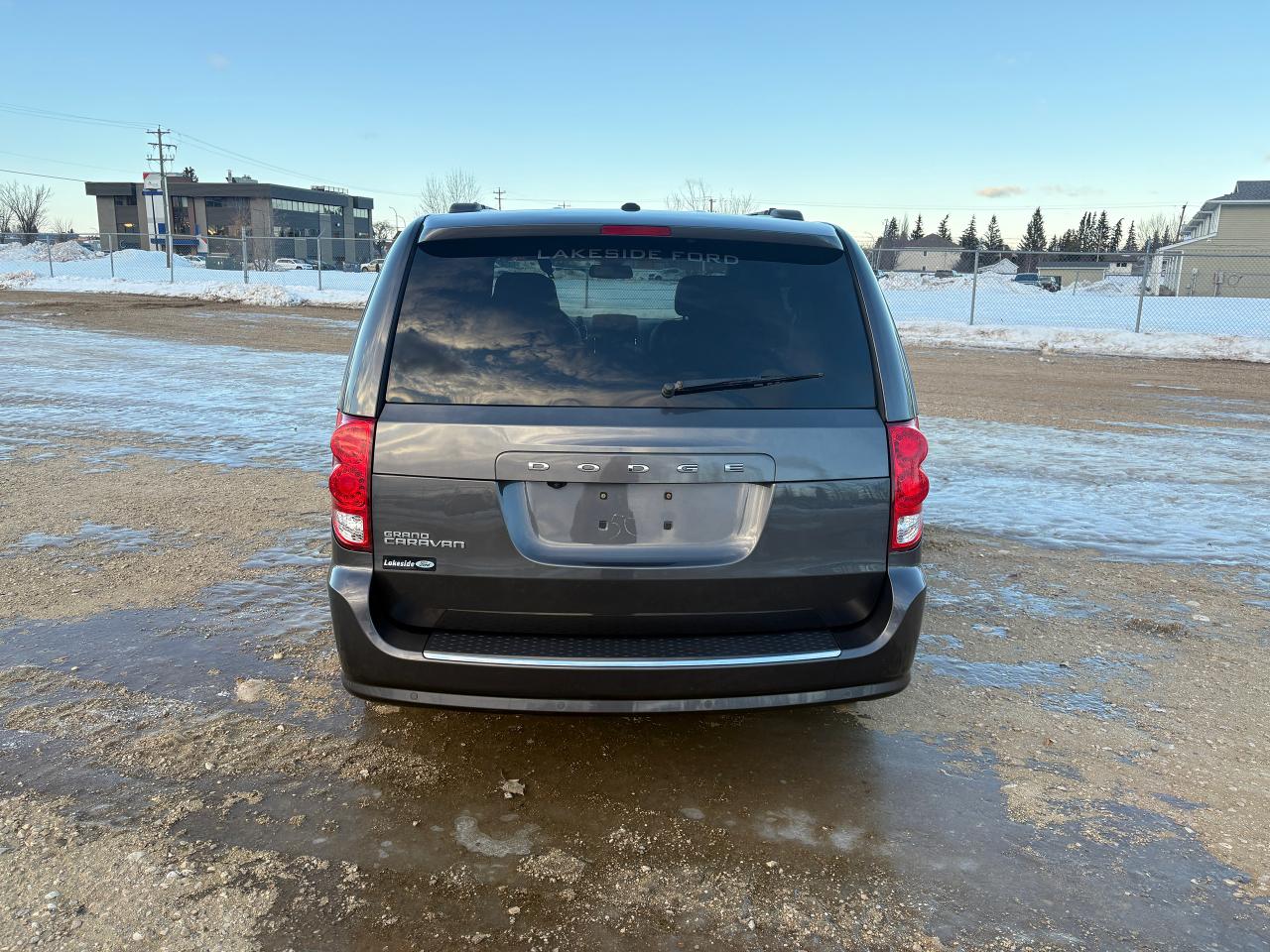 2020 Dodge Grand Caravan PREMIUM PLUS Photo2