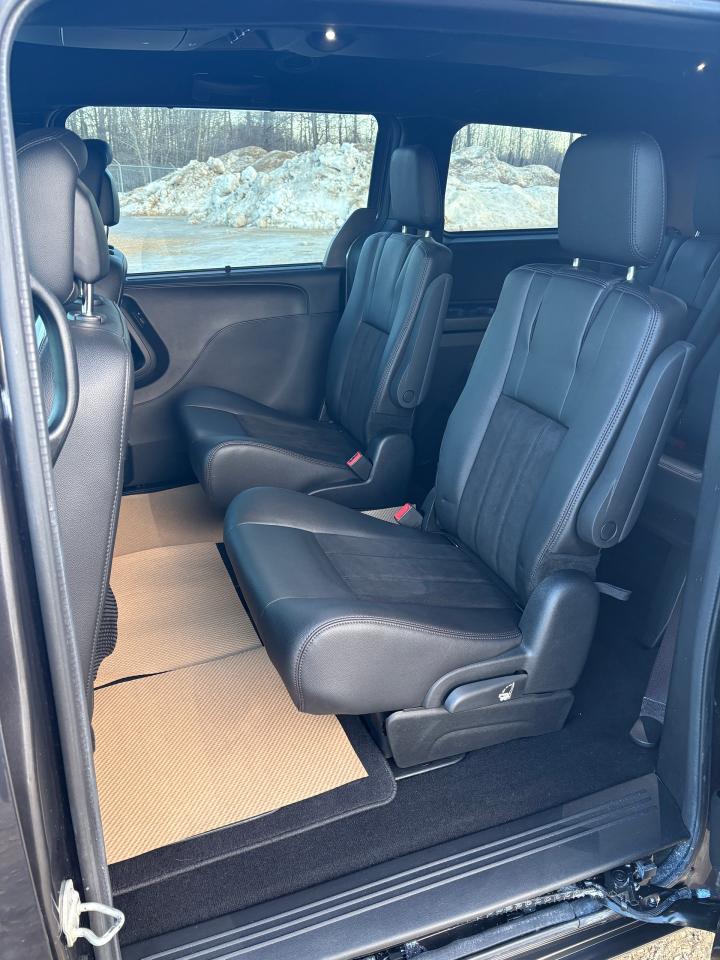 2020 Dodge Grand Caravan PREMIUM PLUS Photo4