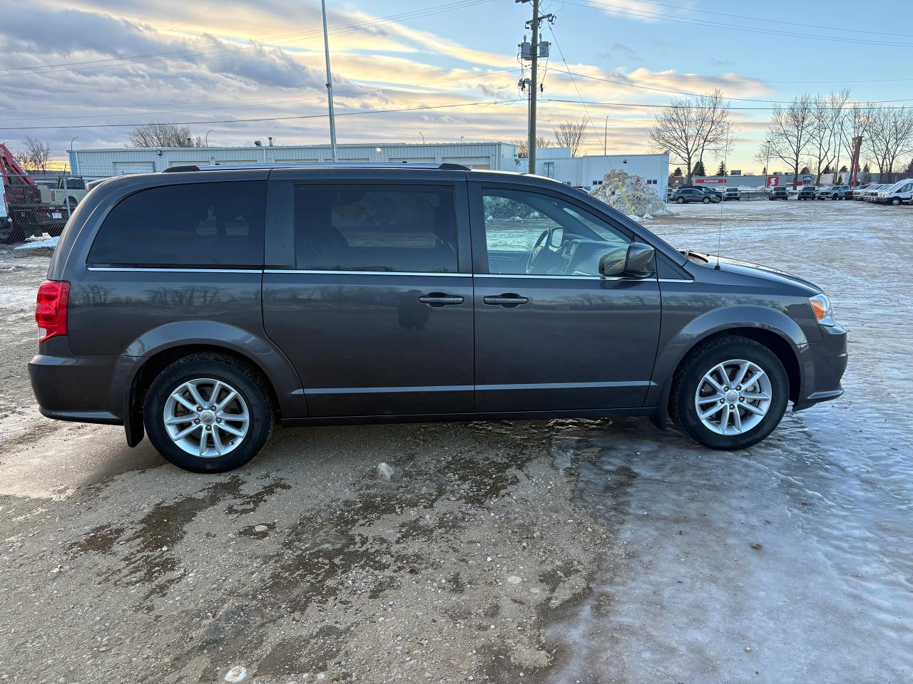 2020 Dodge Grand Caravan PREMIUM PLUS Photo3