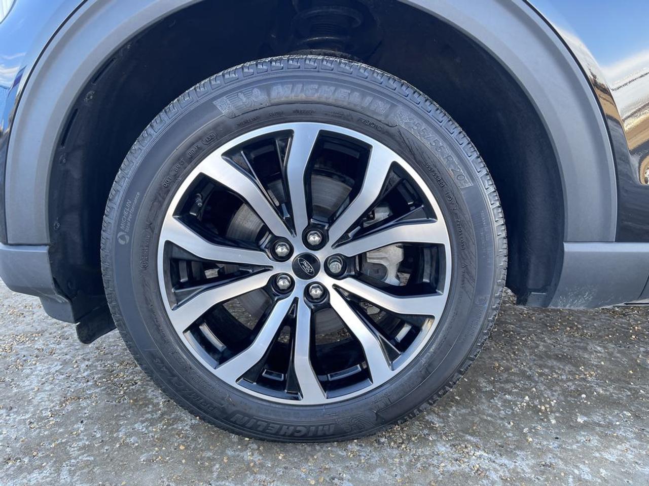 2022 Ford Explorer ST-Line Photo2