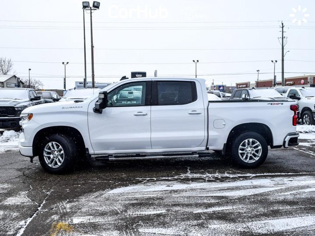 2023 Chevrolet Silverado 1500 RST 4WD Crew Cab 147" 5.3L Sunroof  5 passengers with captain chair Photo