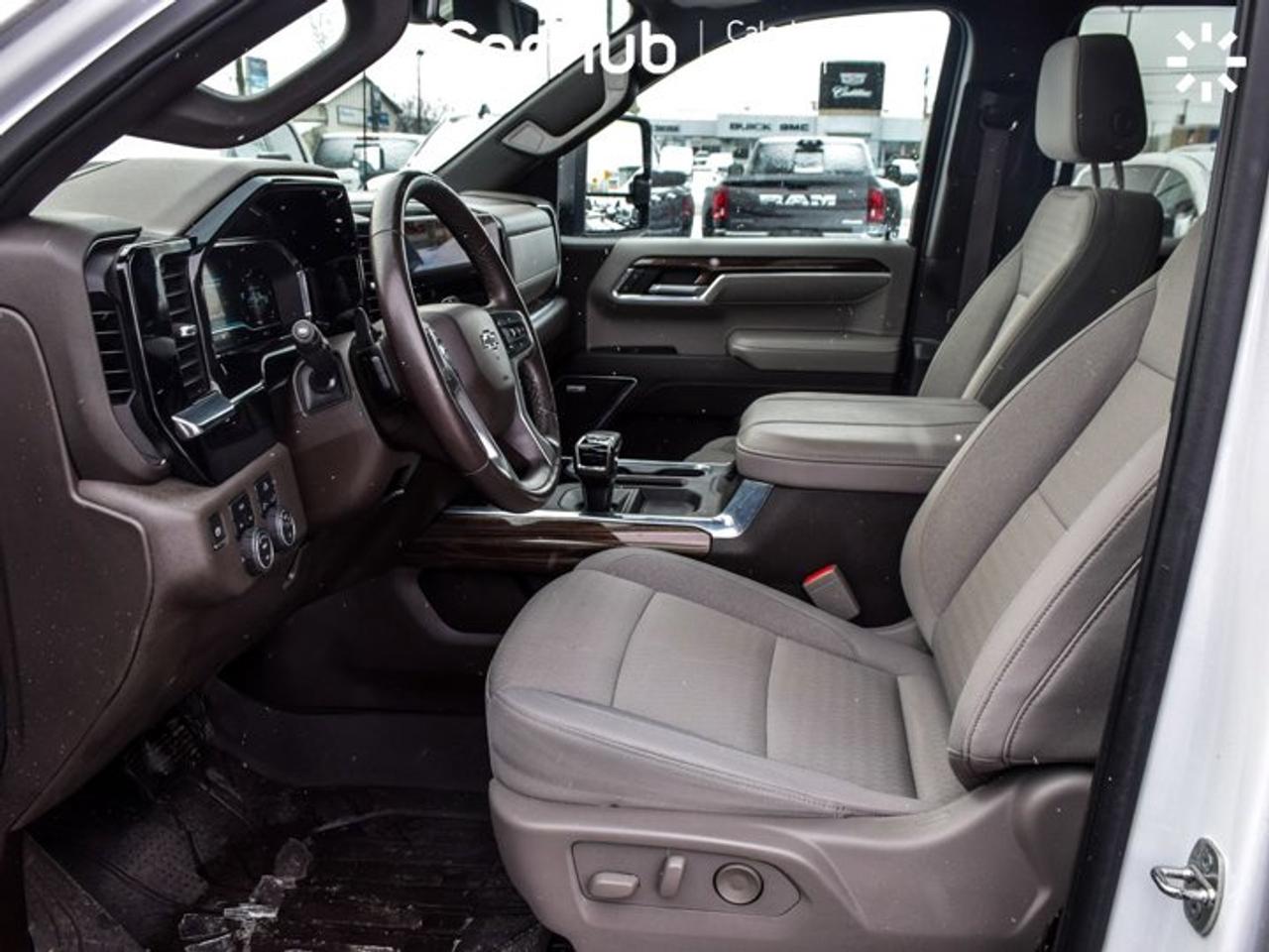 2023 Chevrolet Silverado 1500 RST 4WD Crew Cab 147" 5.3L Sunroof  5 passengers with captain chair Photo