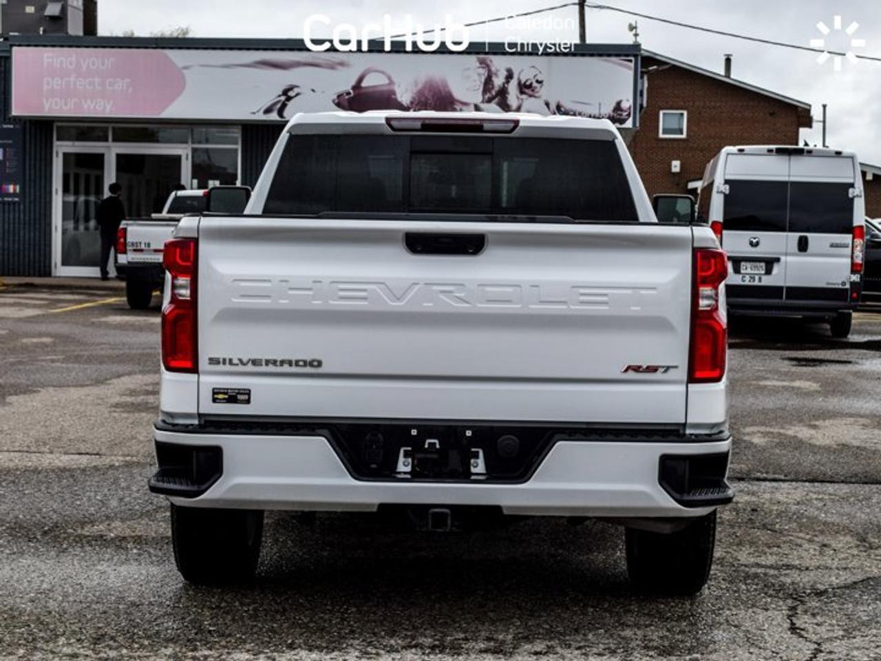 2023 Chevrolet Silverado 1500 RST 4WD Crew Cab 147" 5.3L Sunroof  5 passengers with captain chair Photo