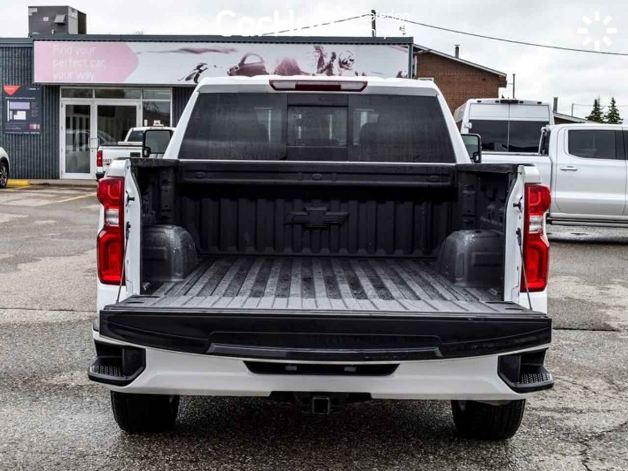 2023 Chevrolet Silverado 1500 RST 4WD Crew Cab 147" 5.3L Sunroof  5 passengers with captain chair Photo
