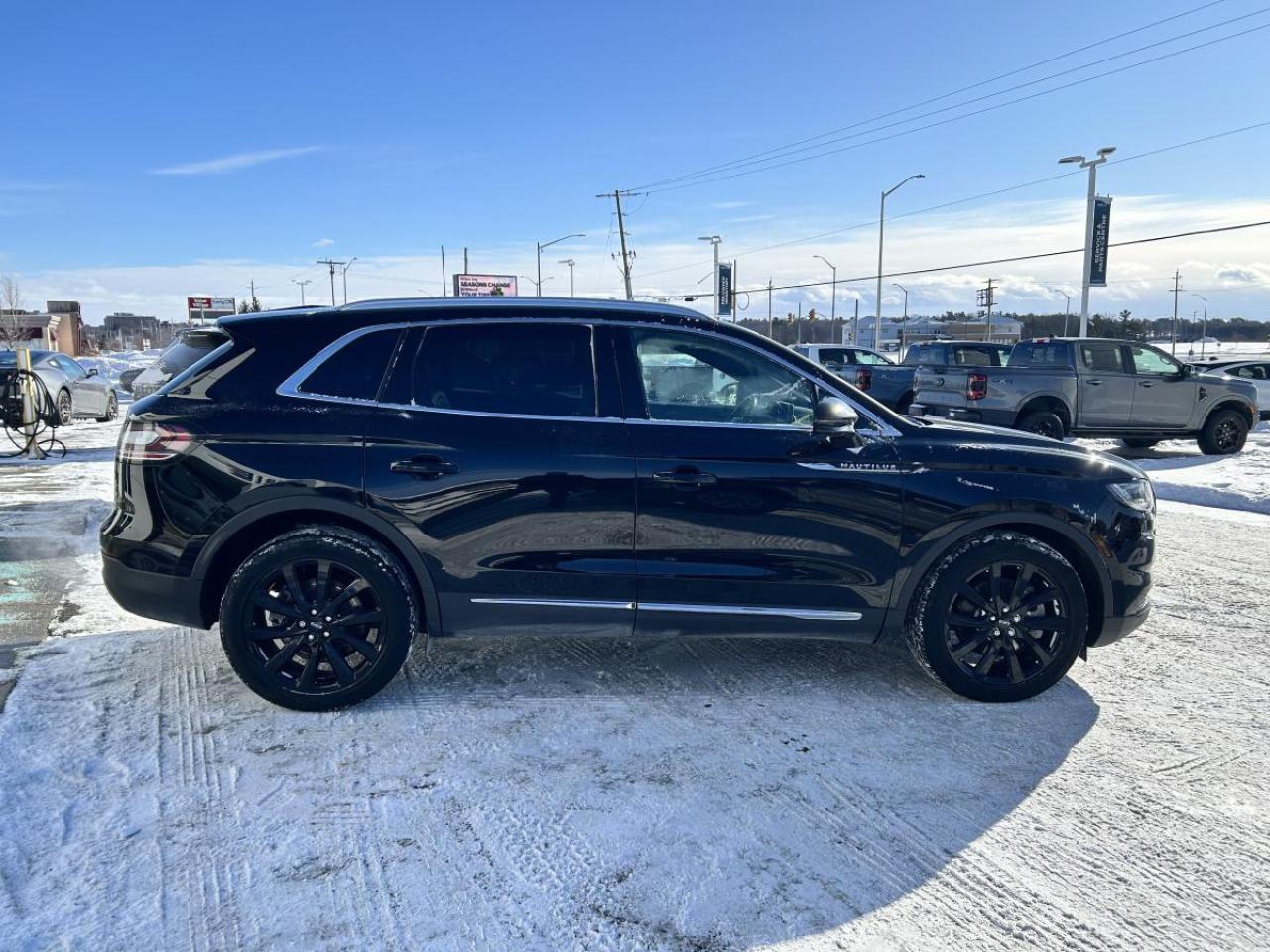 2023 Lincoln Nautilus RESERVE Photo3