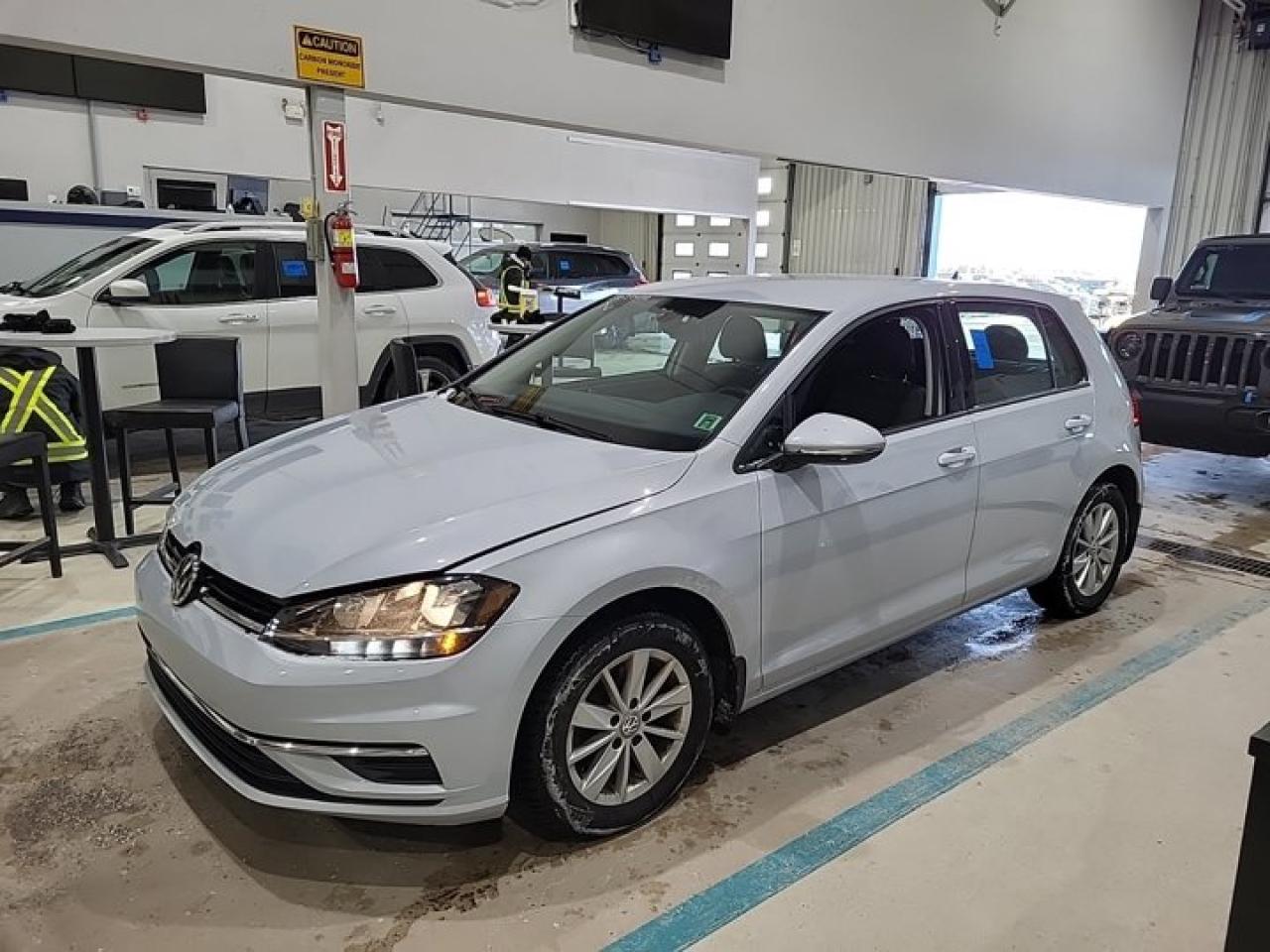 2019 Volkswagen Golf Comfortline | Auto | Heated Seats | CarPlay + Android | Rear Camera | Alloy Wheels | and More ! Photo0