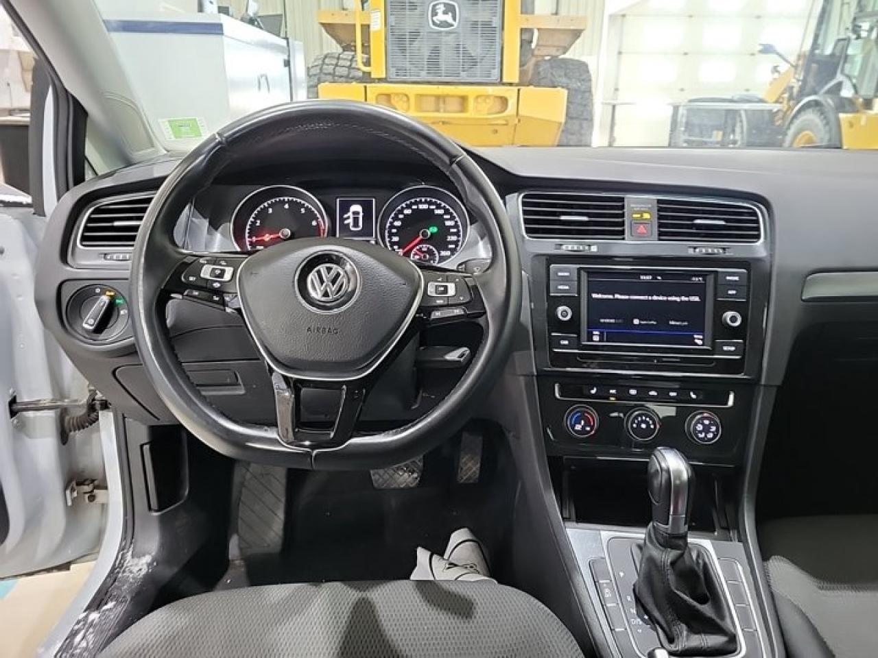 2019 Volkswagen Golf Comfortline | Auto | Heated Seats | CarPlay + Android | Rear Camera | Alloy Wheels | and More ! Photo