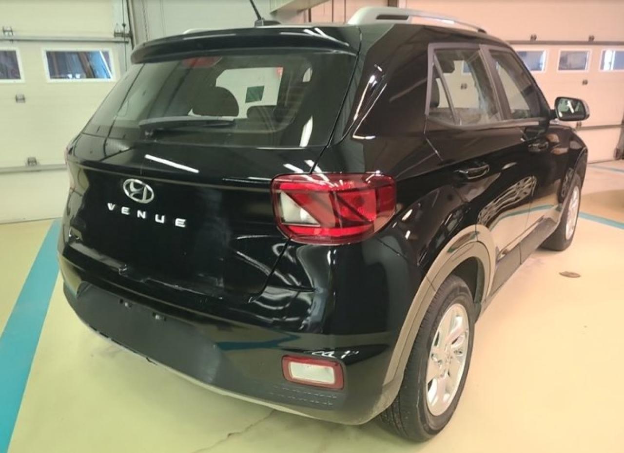 2024 Hyundai Venue Preferred | Heated Seats + Steering | Remote Start | Wireless CarPlay | Rear Cam | and More ! Photo
