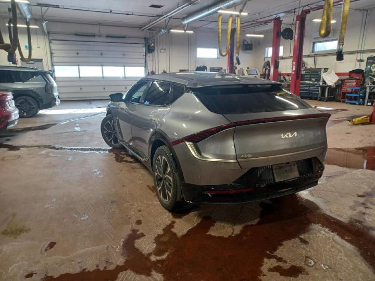 2022 Kia EV6 Long Range | Heated Wheel + Seats | Smart Cruise | Nav | Power Seat | CarPlay + Android | and More ! Photo4