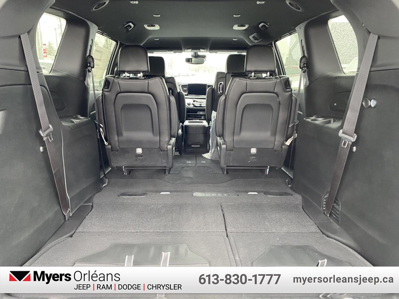 2026 Chrysler Pacifica Select  - Apple CarPlay - $180.36 /Wk Photo