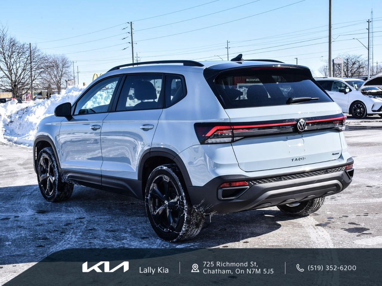 2025 Volkswagen Taos Comfortline | Black Edition | Clean CarFax | Low KMs Photo