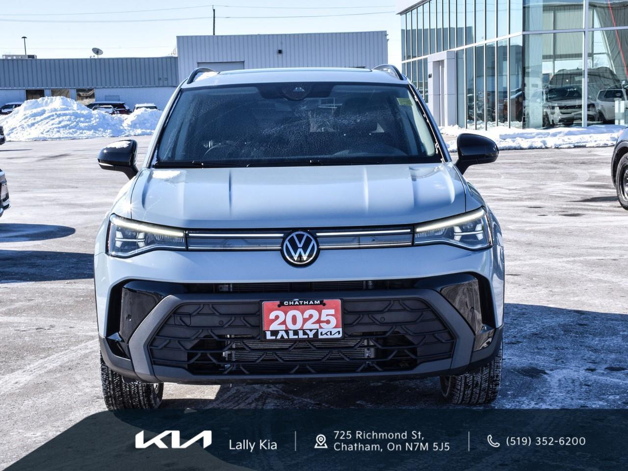 2025 Volkswagen Taos Comfortline | Black Edition | Clean CarFax | Low KMs Photo