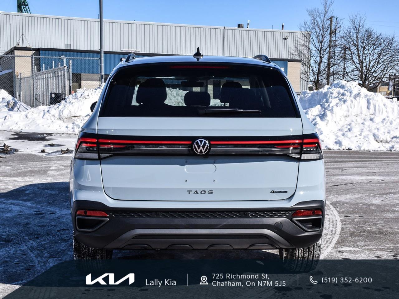 2025 Volkswagen Taos Comfortline | Black Edition | Clean CarFax | Low KMs Photo