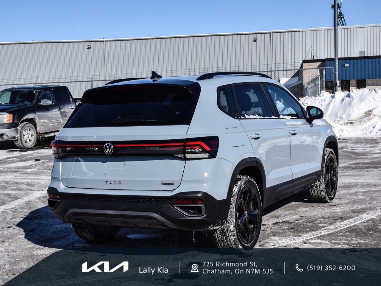 2025 Volkswagen Taos Comfortline | Black Edition | Clean CarFax | Low KMs Photo