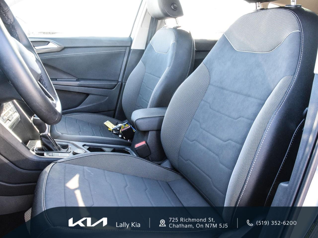 2025 Volkswagen Taos Comfortline | Black Edition | Clean CarFax | Low KMs Photo