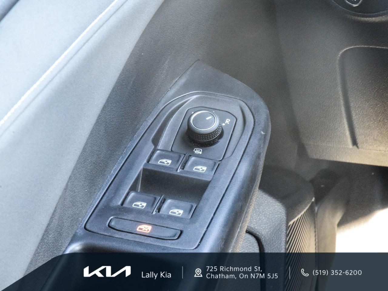 2025 Volkswagen Taos Comfortline | Black Edition | Clean CarFax | Low KMs Photo