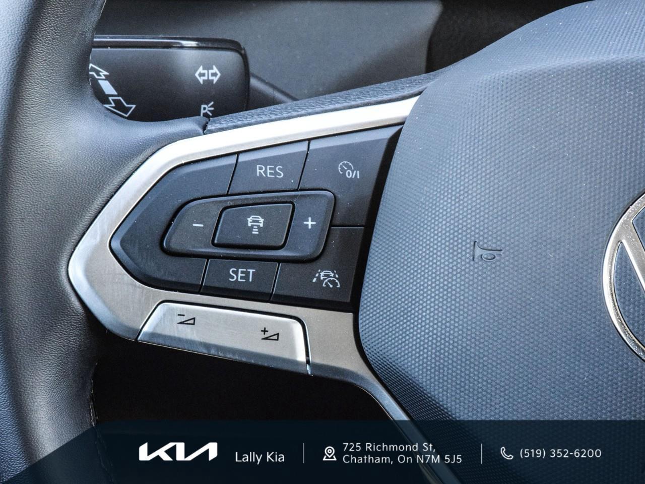 2025 Volkswagen Taos Comfortline | Black Edition | Clean CarFax | Low KMs Photo