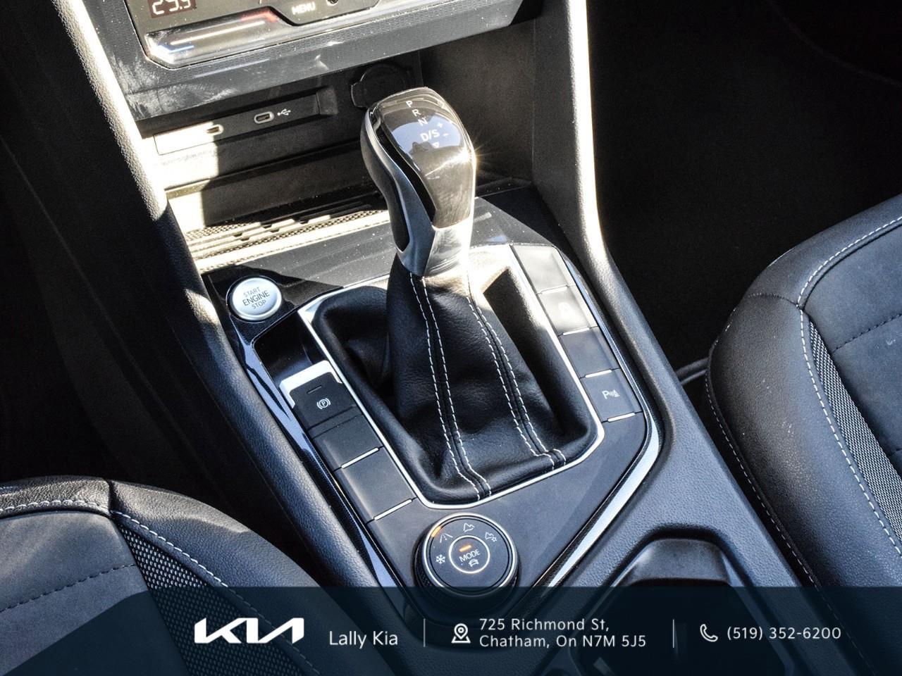 2025 Volkswagen Taos Comfortline | Black Edition | Clean CarFax | Low KMs Photo