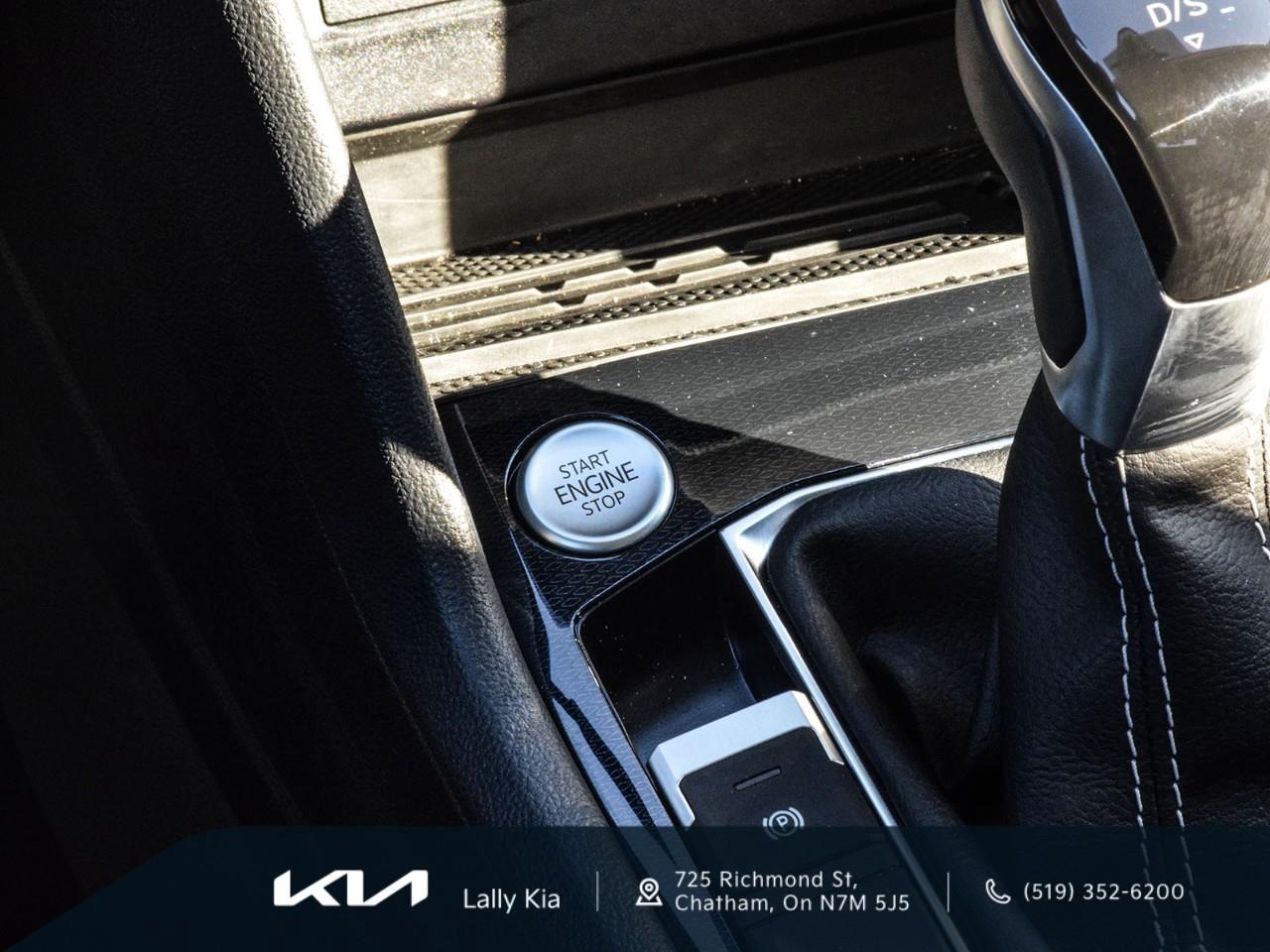 2025 Volkswagen Taos Comfortline | Black Edition | Clean CarFax | Low KMs Photo