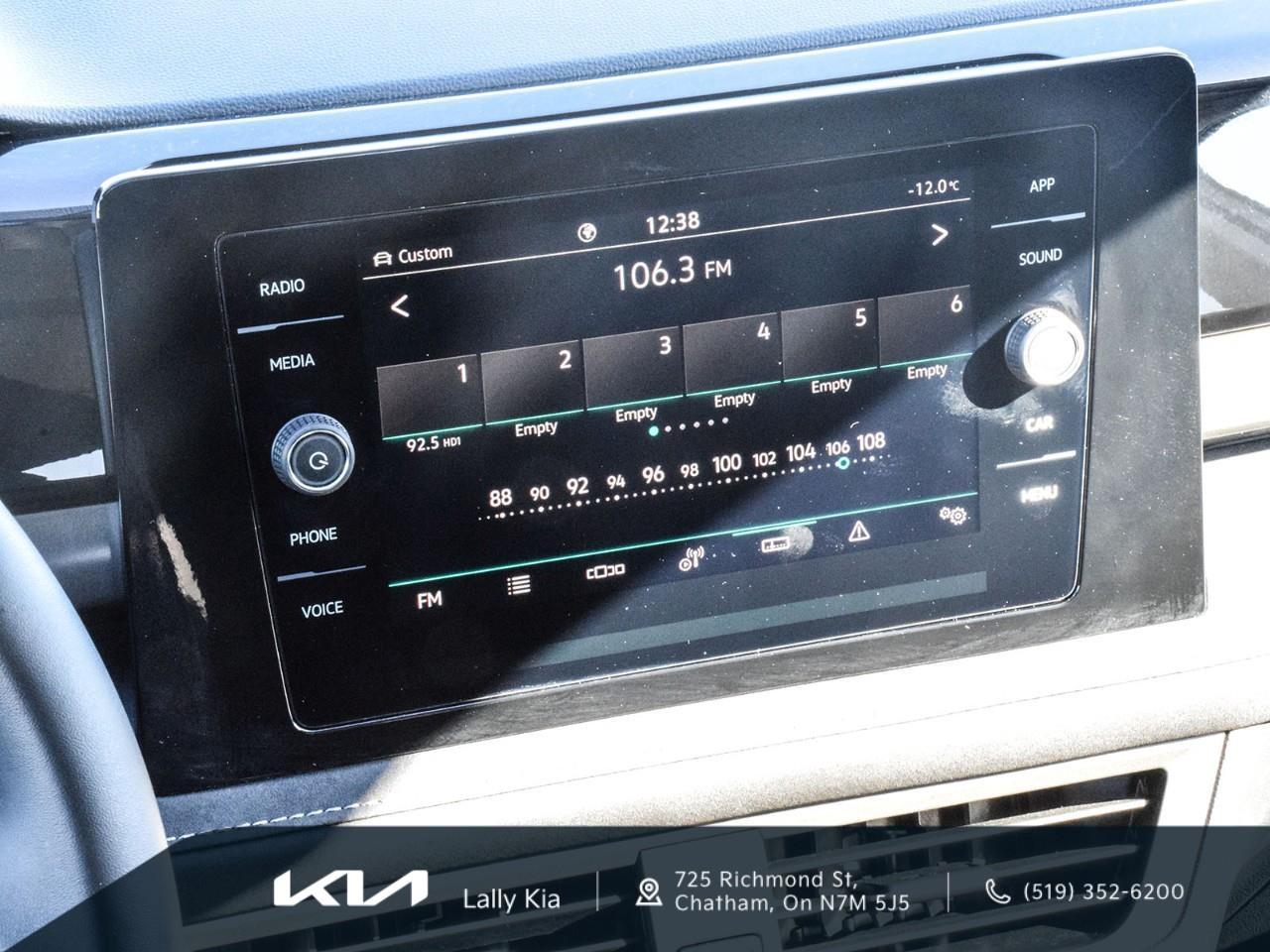 2025 Volkswagen Taos Comfortline | Black Edition | Clean CarFax | Low KMs Photo