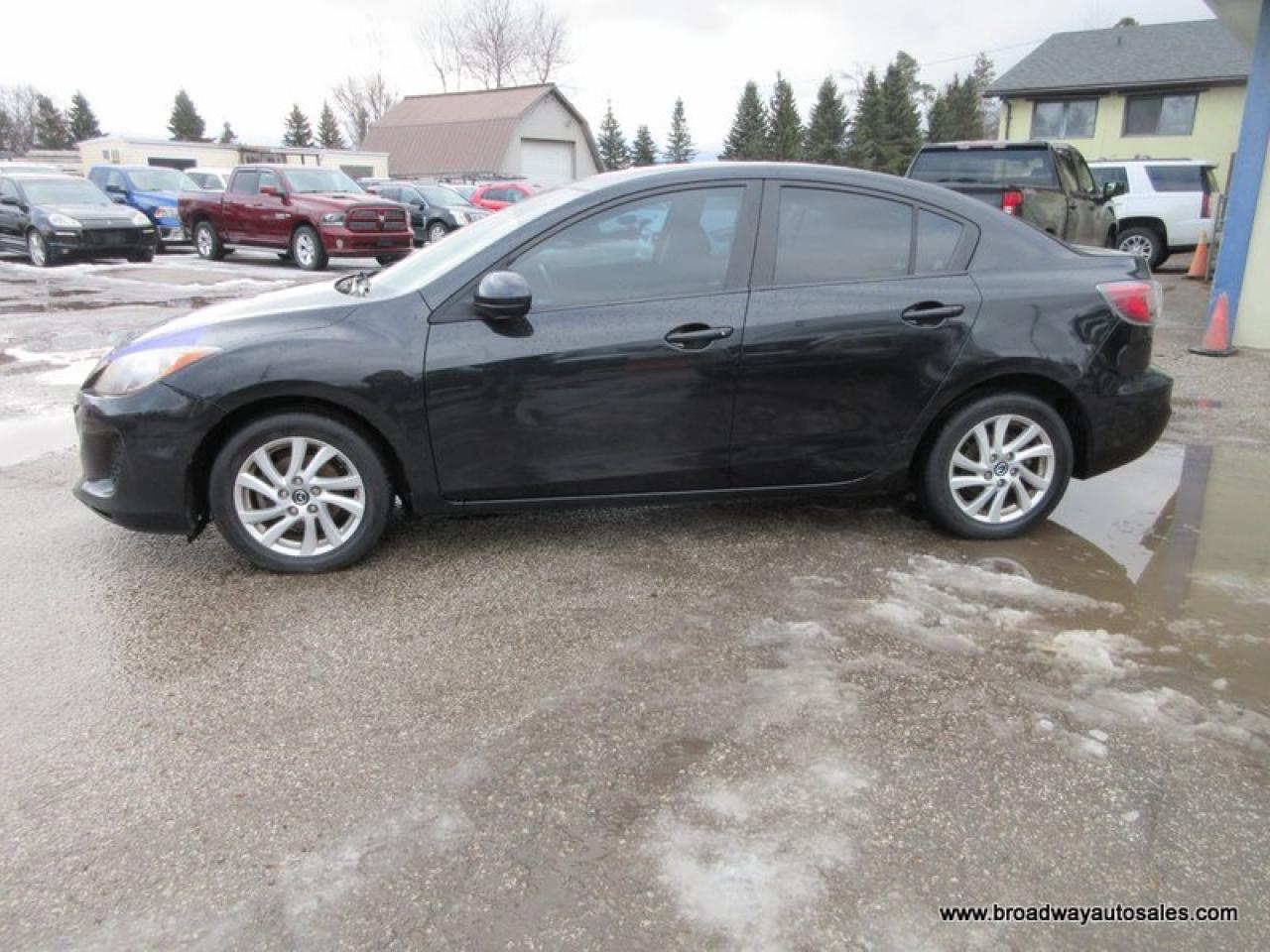 2013 Mazda MAZDA3 WELL EQUIPPED SPORT-EDITION 5 PASSENGER 2.0L - DOHC.. CD/AUX/USB INPUT.. KEYLESS ENTRY.. Photo2