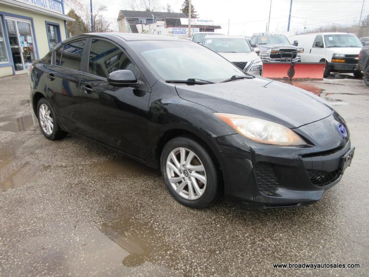 2013 Mazda MAZDA3 WELL EQUIPPED SPORT-EDITION 5 PASSENGER 2.0L - DOHC.. CD/AUX/USB INPUT.. KEYLESS ENTRY.. Photo4