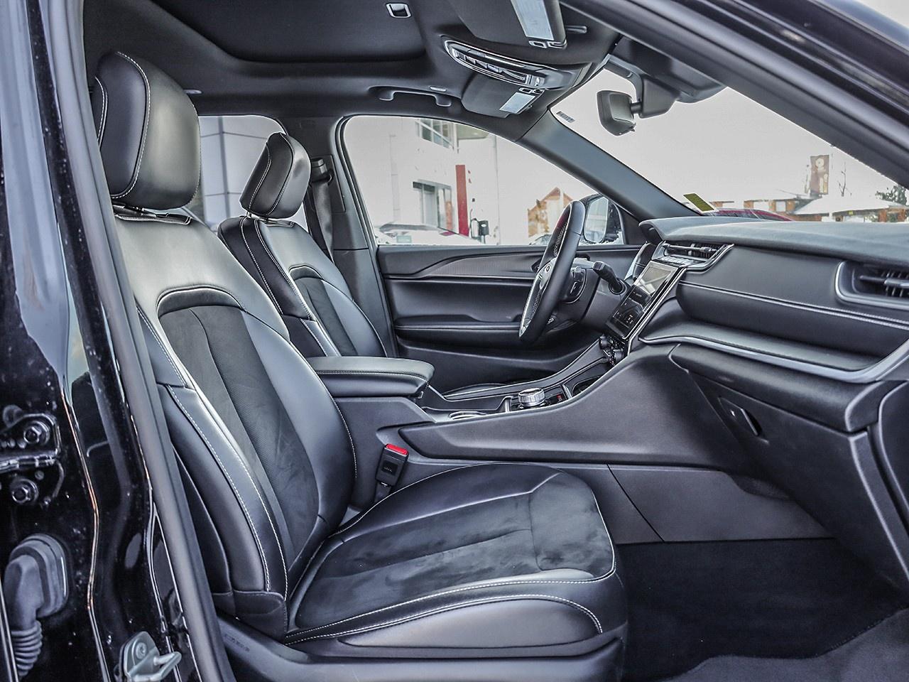 2024 Jeep Grand Cherokee L Laredo Photo