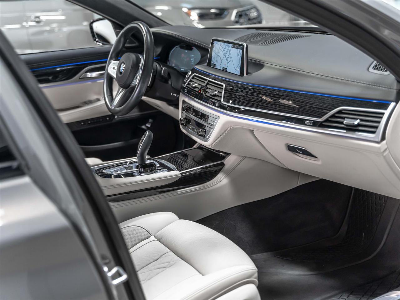 2021 BMW 750i 750i xDrive|M SPORT|INDIVIDUAL|MASSAGE|ADAPT CRUISE|HEADS-UP Photo