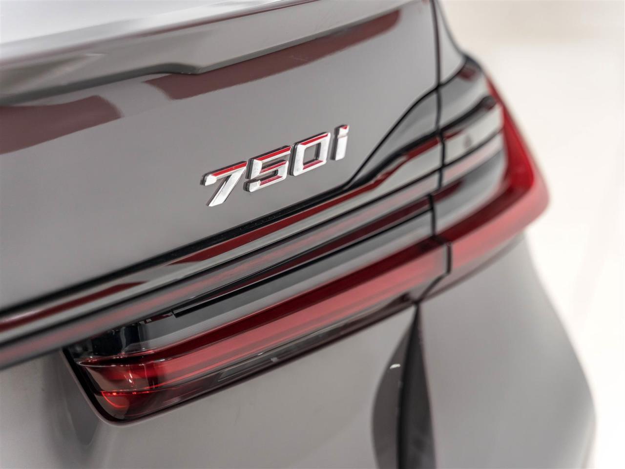 2021 BMW 750i 750i xDrive|M SPORT|INDIVIDUAL|MASSAGE|ADAPT CRUISE|HEADS-UP Photo