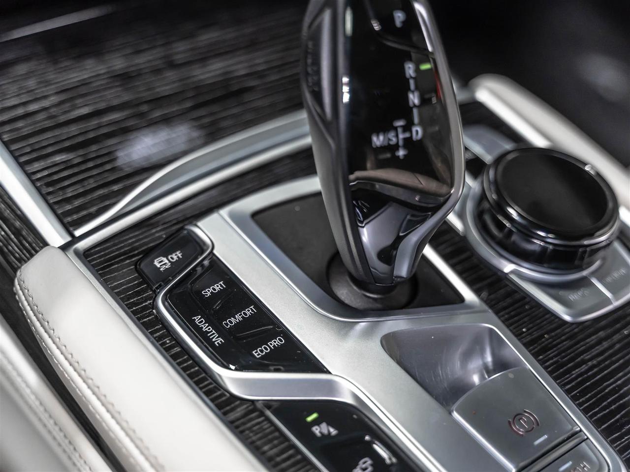 2021 BMW 750i 750i xDrive|M SPORT|INDIVIDUAL|MASSAGE|ADAPT CRUISE|HEADS-UP Photo