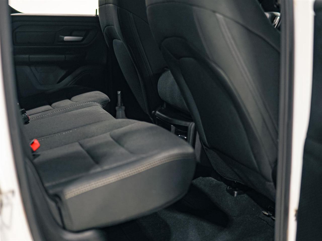 2020 RAM 1500 4X4 | 5.7 V8 | OFF ROAD PKG | SXT PKG Photo