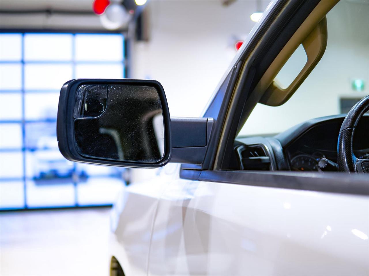 2020 RAM 1500 4X4 | 5.7 V8 | OFF ROAD PKG | SXT PKG Photo