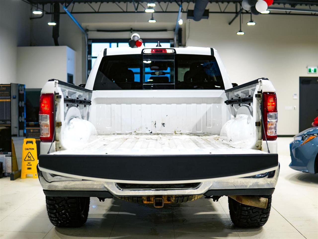 2020 RAM 1500 4X4 | 5.7 V8 | OFF ROAD PKG | SXT PKG Photo