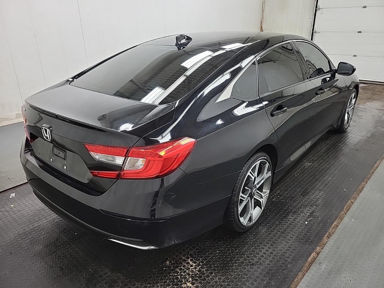 2018 Honda Accord LX | 19 INCH RIMS | NO ACCIDENTS | HONDA SERVICED Photo4