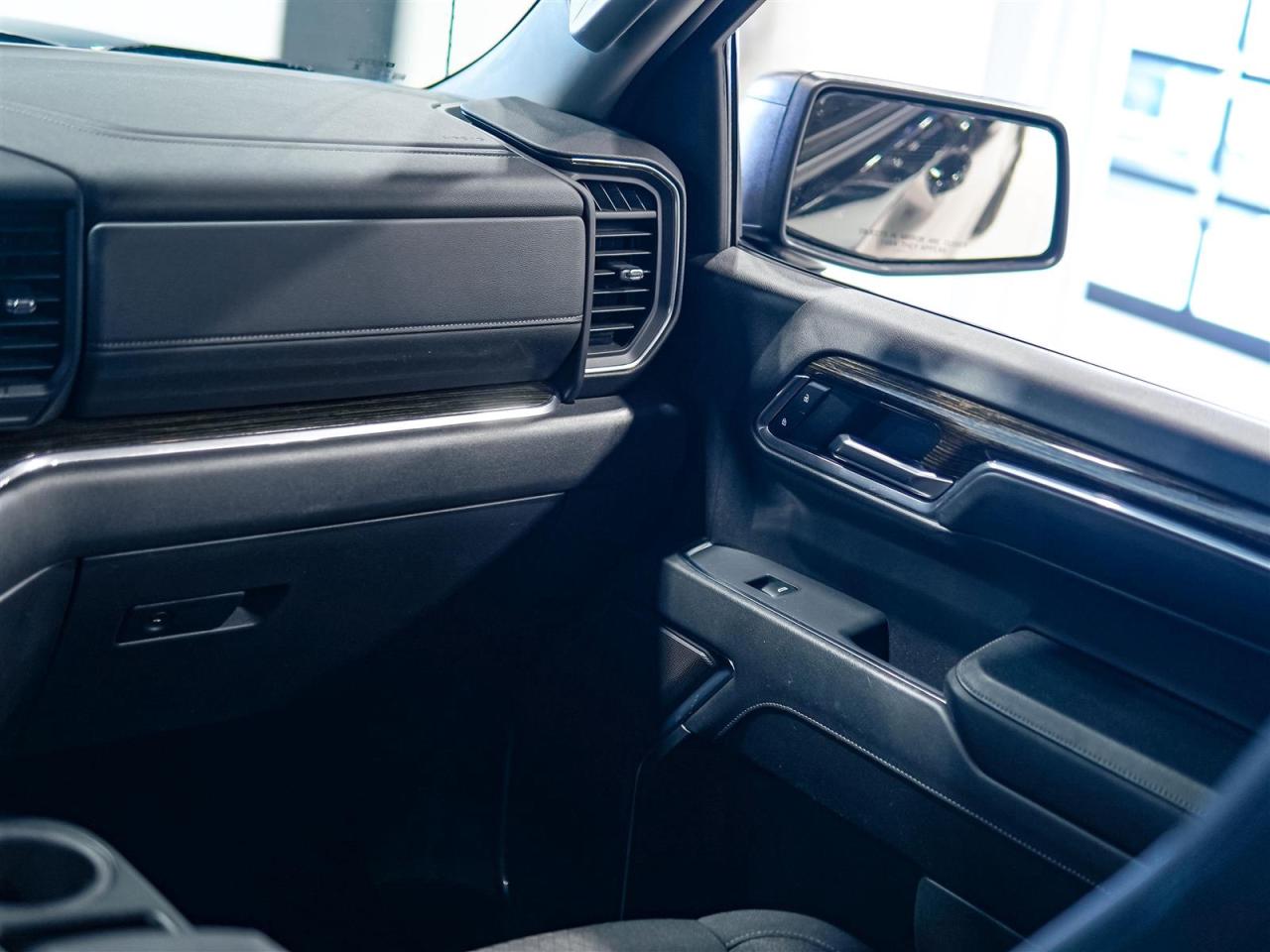 2024 GMC Sierra 1500 ELEVATION CREW CAB | 4WD | NO ACCIDENTS Photo