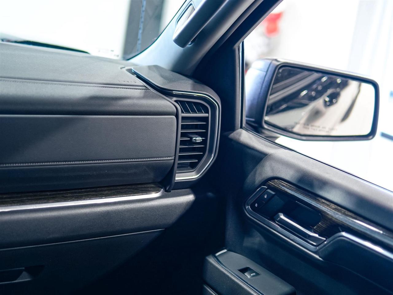 2024 GMC Sierra 1500 ELEVATION CREW CAB | 4WD | NO ACCIDENTS Photo