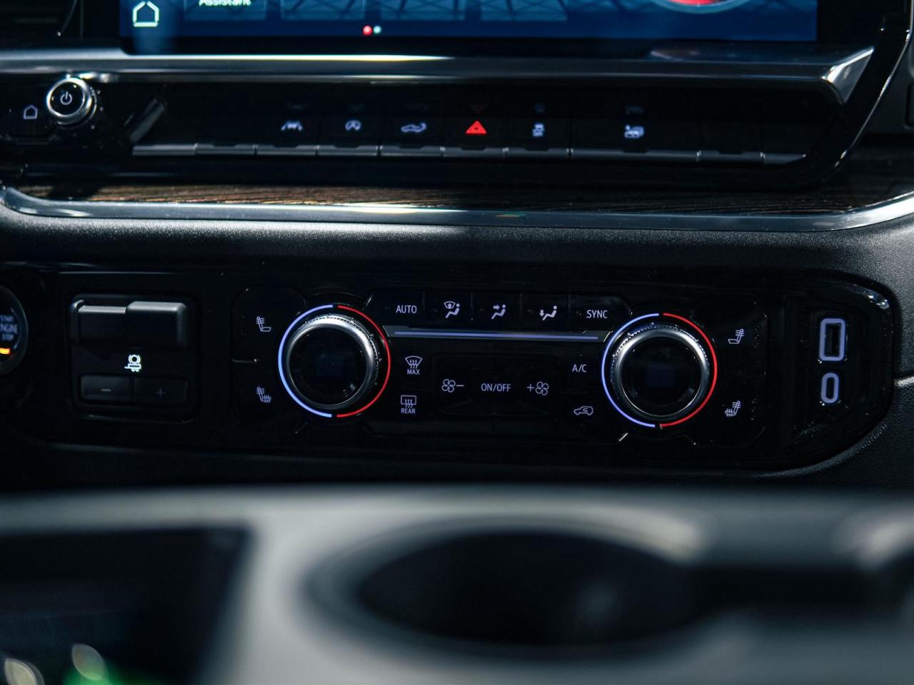 2024 GMC Sierra 1500 ELEVATION CREW CAB | 4WD | NO ACCIDENTS Photo